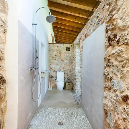 Estela Villa *